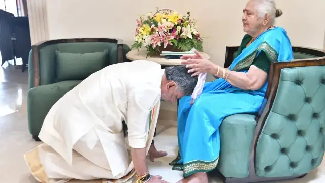 शपथ ग्रहण से पहले डीके शिवकुमार ने लिया मां गौराम्मा का आशीर्वाद