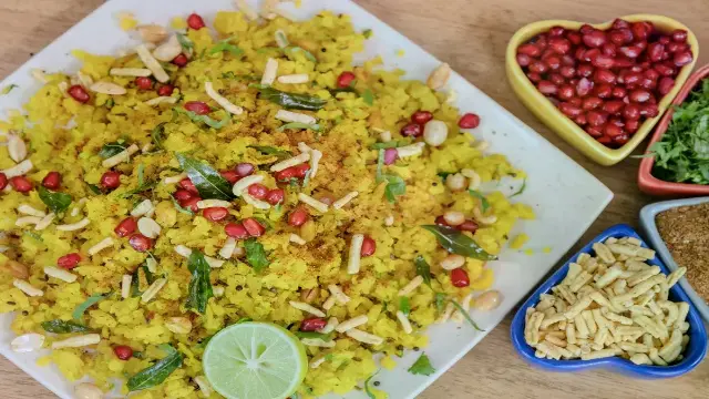 ऊसल पोहे से लेकर पोहे के कटलेट, पकौडे और चीले भी बनते हैं, इंदौरी पोहा का स्वाद दुनियाभर में