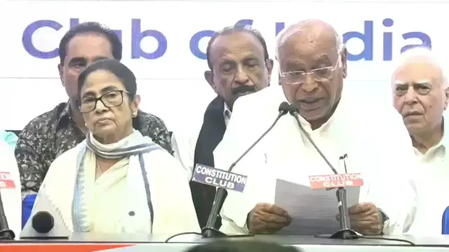 इंडिया गठबंधन में भी कमजोर हुई ममता की पार्टी, बनर्जी के मुंह से निकले बस दो शब्द!