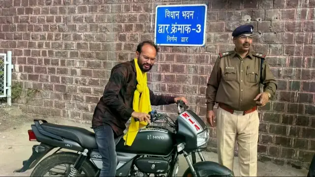 कहां हैं BAP विधायक कमलेश्वर डोडियार, दोनों फोन स्विच ऑफ, वाट्सऐप भी बंद!