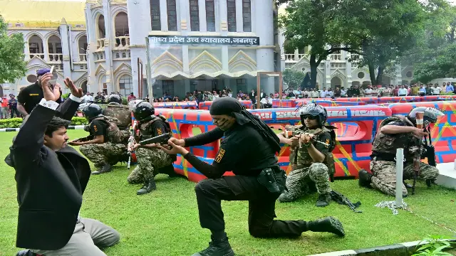  हाईकोर्ट परिसर में गूंजी गोलियां, 2 आतंकी ढेर, 3 जिंदा पकड़े, आतंकी हमले से निपटने जजों की मौजूदगी में मॉक ड्रिल   