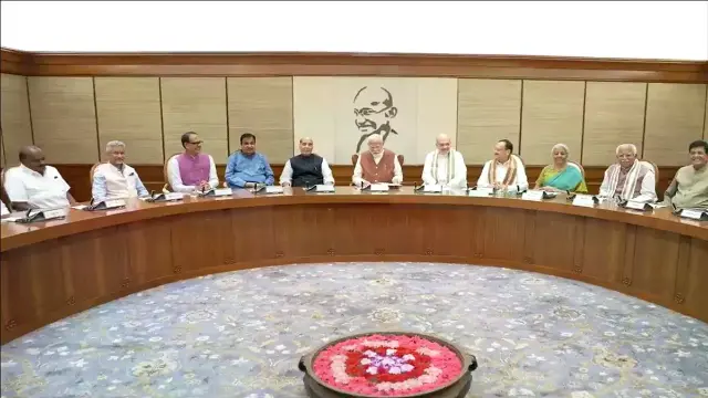 सेमिकॉन 2.0 पर ₹1.27 लाख करोड़ की मुहर, वाराणसी के लिए दो मेगा एलिवेटेड कॉरिडोर, मोबाइल PLI 2.0 को मंजूरी