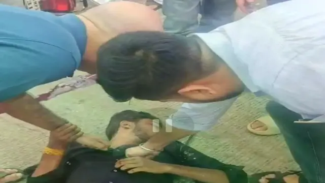 छुट्टी पर जा रहे चार डॉक्टरों ने दिखाई मानवता, सड़क पर तड़प रहे युवक को सीपीआर देकर बचाई जान
