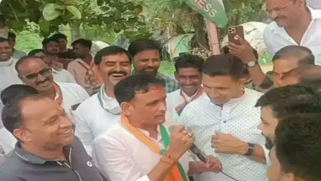 भाजपा प्रत्याशी आशुतोष तिवारी ने कांग्रेस अध्यक्ष जीतू पटवारी के मंच से की भाजपा को जिताने की अपील कर दी