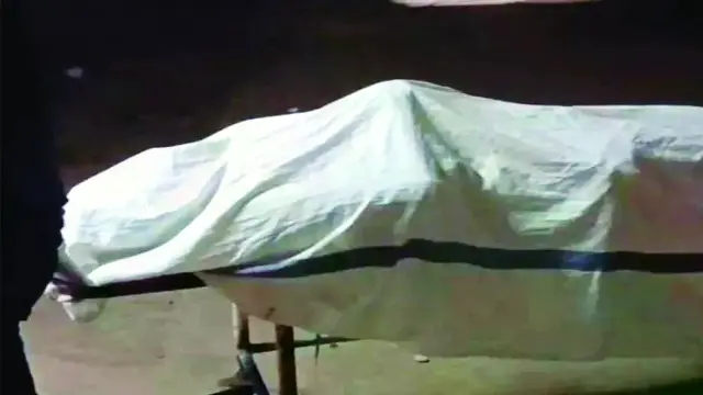 सड़क किनारे खड़े युवकों को अज्ञात वाहन ने मारी टक्कर, चार की मौत, दो घायल