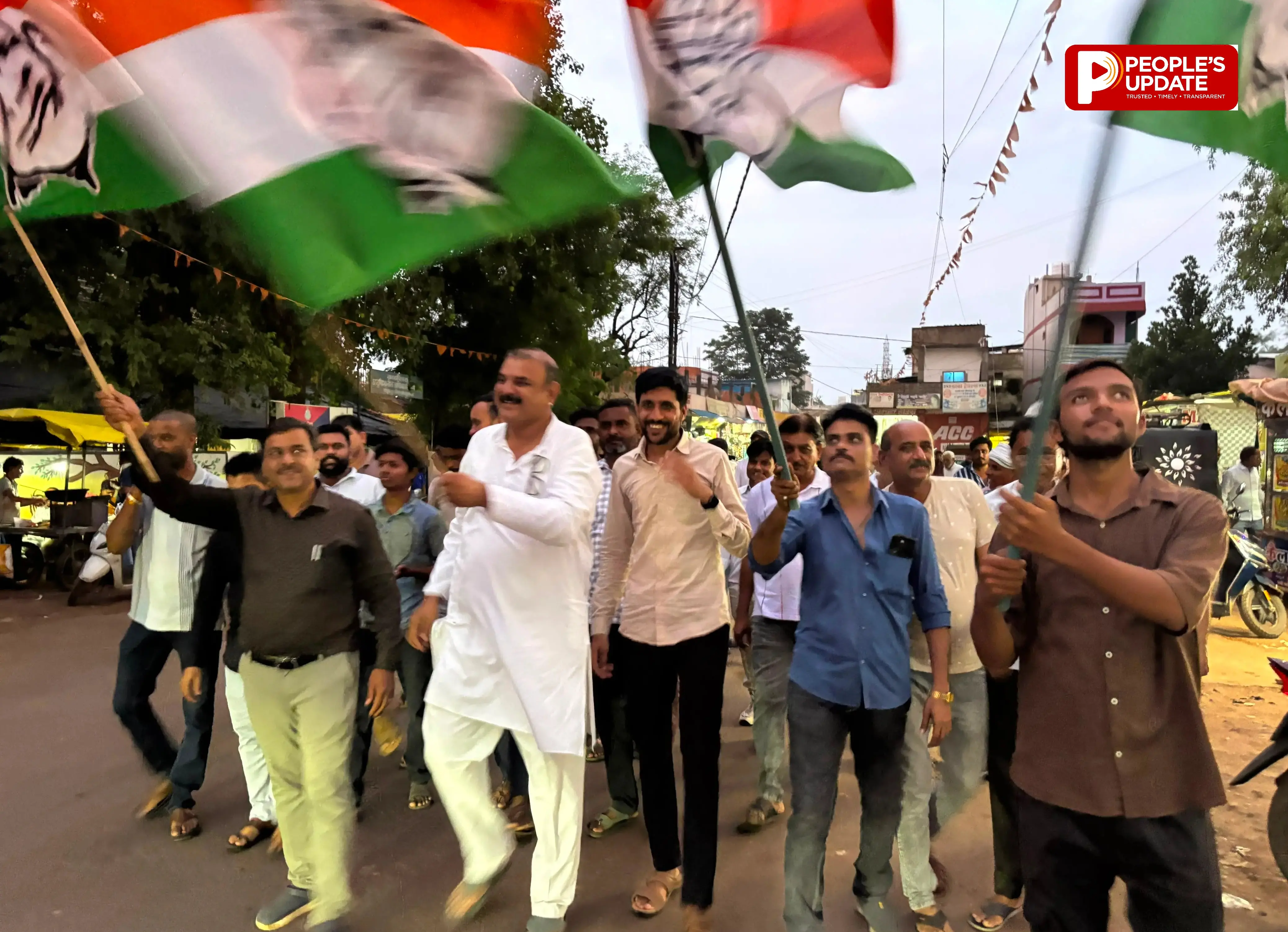 कांग्रेस कार्यकर्ताओं ने मनाया दतिया उपचुनाव में जीत का जश्न, पुष्पराज बाेले-यह परिणाम जनता की भावनाओं का संदेश