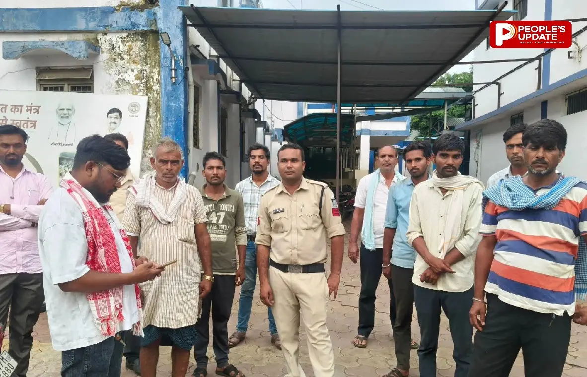 घर की छत से महिला के ऊपर गिरा सांप; सिर पर डसा, इलाज दौरान मौत