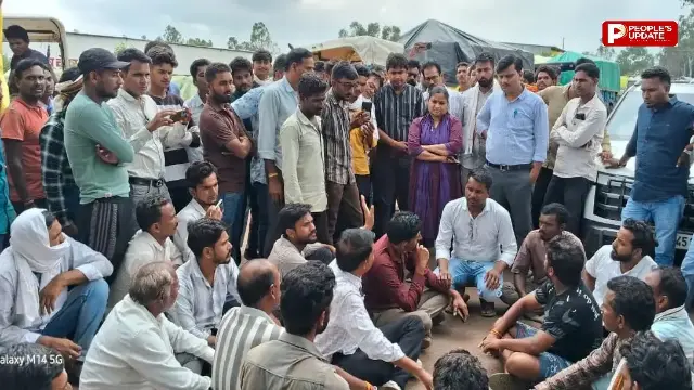 माखननगर में स्टेट हाईवे पर वेयरहाउस के सामने किसानों ने किया चक्काजाम, फंसी रही एम्बुलेंस