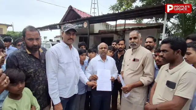 705 छात्राओं के लिए मात्र 7 कमरे, बेटमा के शासकीय स्कूलों में कक्षों की कमी पर फूटा आक्रोश