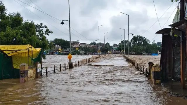 भीगा पूर्वी मप्र-डिंडौरी में 9 घंटे में 6 इंच पानी; कच्चा मकान ढहने से मासूम की मौत, बालाघाट में सवा 2 इंच बरसा, उमरिया में जोहिला डेम के 6 गेट खोले