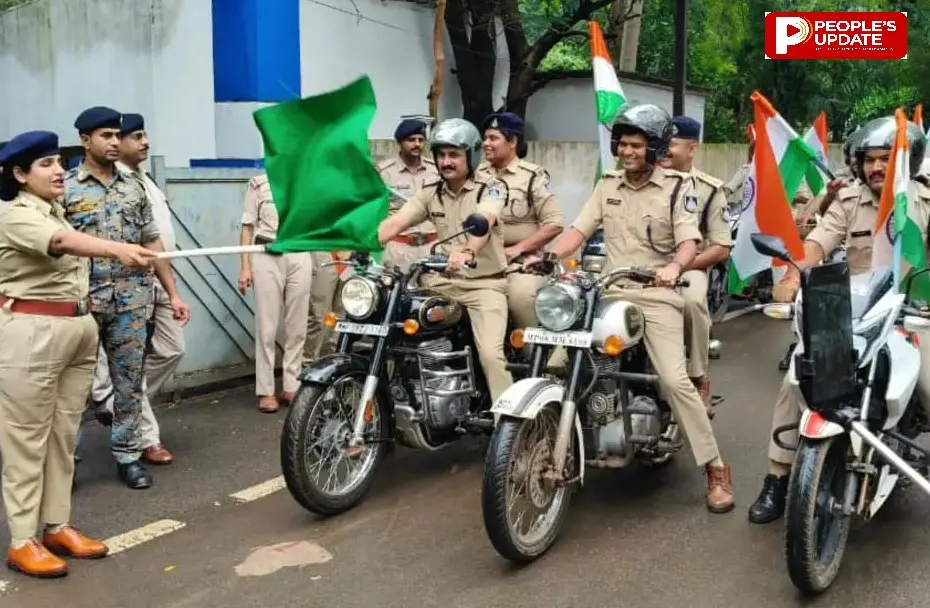 देशभक्ति के रंग में रंगा गुना, पुलिस ने निकाली भव्य तिरंगा यात्रा, एसपी ने दिखाई हरी झंडी