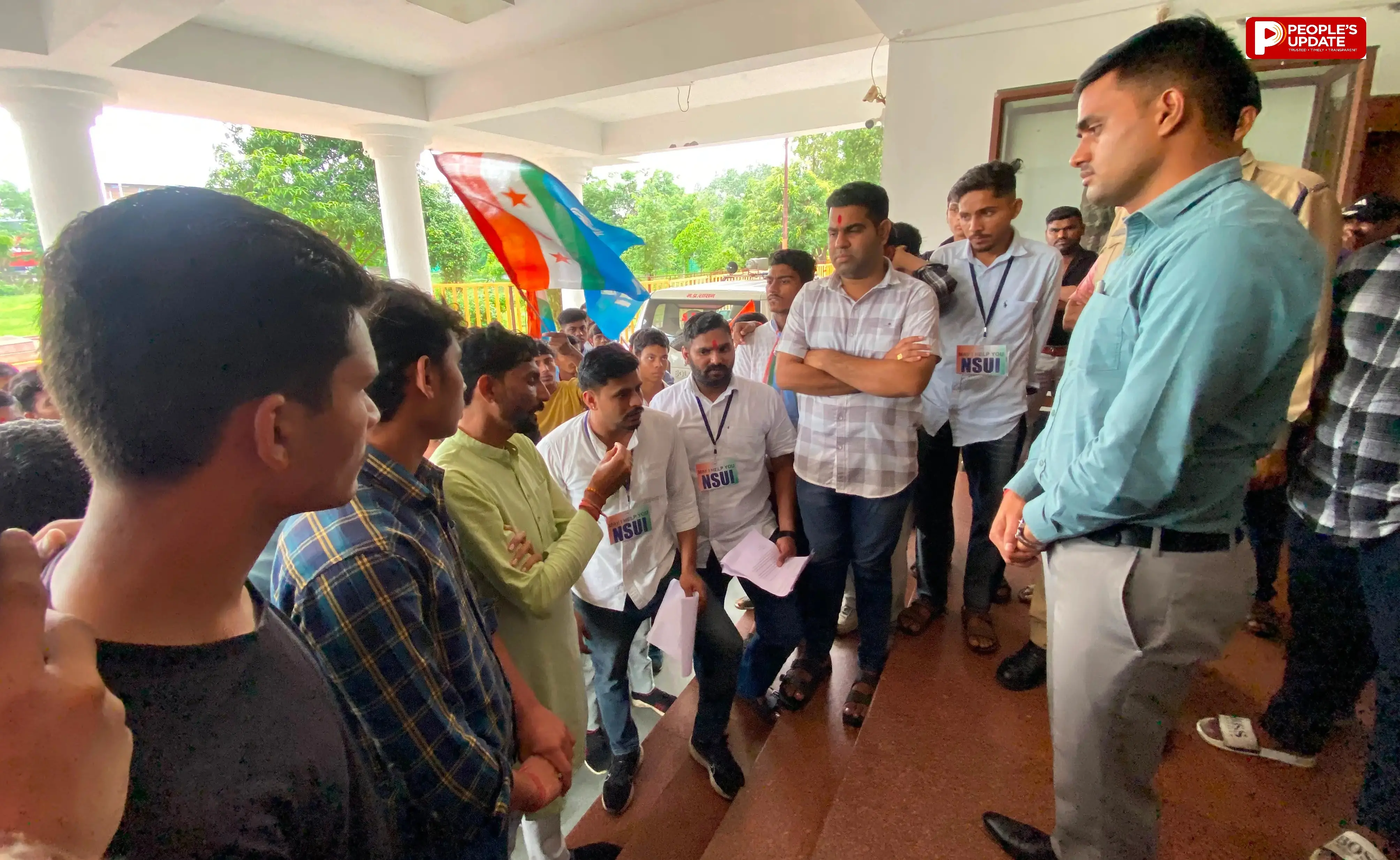 बस किराए में 75% बढ़ोतरी पर NSUI का हल्लाबोल; कलेक्टर को ज्ञापन, राहत नहीं मिली तो उग्र आंदोलन की चेतावनी