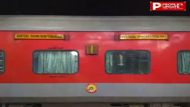ट्रेन में मरे चूहों की दुर्गंध की शिकायत की तो कोच में छिडक दिया कीटनाशक स्प्रे, तीन साल की बच्ची समेत यात्रियों का घुटने लगा दम