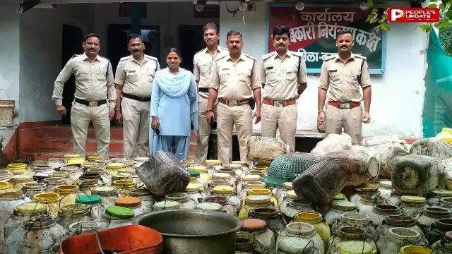बुरहानपुर में सुबह 6 बजे पुलिस-प्रशासन की दबिश, 3.80 लाख की अवैध शराब पकड़ी, 251 लीटर कच्ची शराब व 3300 किलो लाहन जब्त