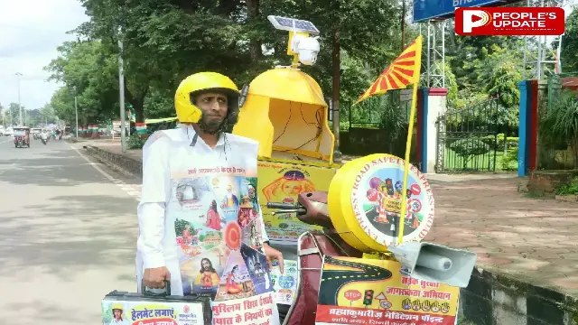 भोपाल की सड़कों पर दौड़ रहा ‘सुरक्षा सारथी’, विजय अय्यर बिना हेलमेट और सीट बेल्ट नहीं लगाने वालों को करते हैं सचेत