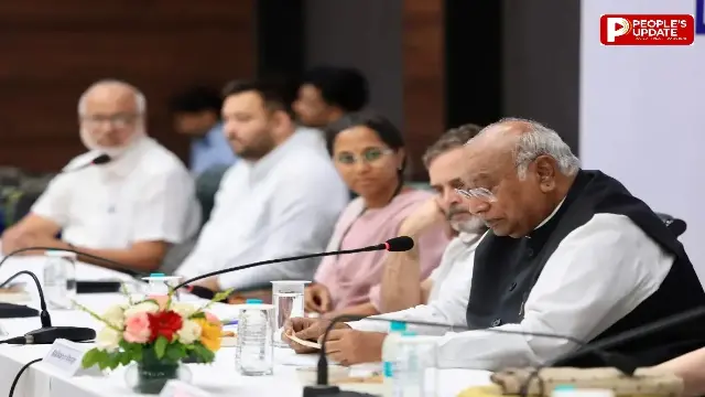 चुनाव आयोग INDIA गठबंधन ने बनाया प्लान; 2 से 8 अक्टूबर तक ‘सेव डेमोक्रेसी मार्च’, 6 अक्टूबर को दिल्ली में प्रदर्शन