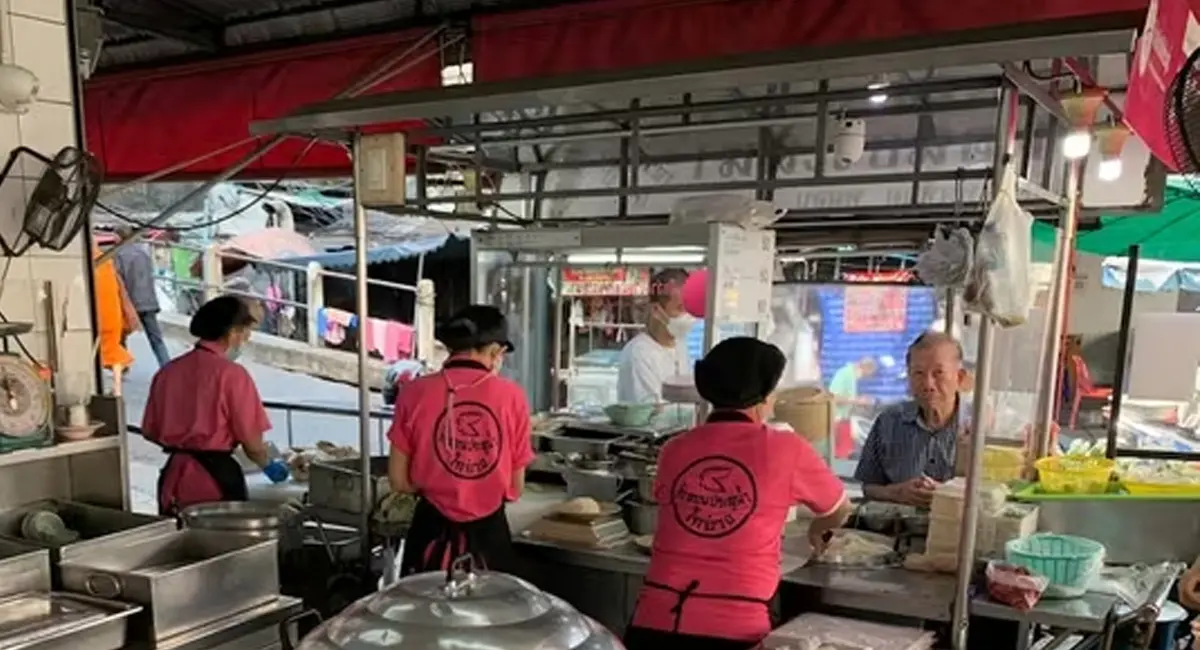 बेटी को घर का स्वाद दिलाने के लिए पिता ने तय किए 900 किमी , यूनिवर्सिटी के पास लगाया फूड स्टॉल