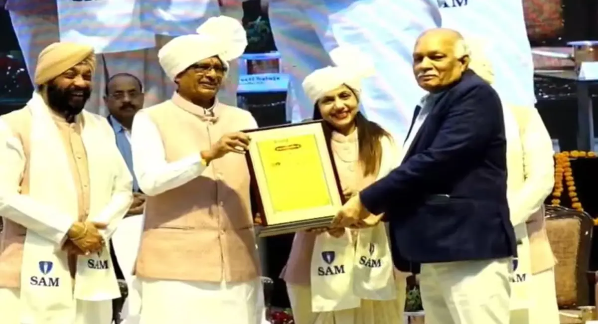 मुख्यमंत्री ने संस्कृति सलाहकार को किया सम्मानित, सामाजिक और राष्ट्रीय विचारों में योगदान के लिए मिली मानद उपाधि