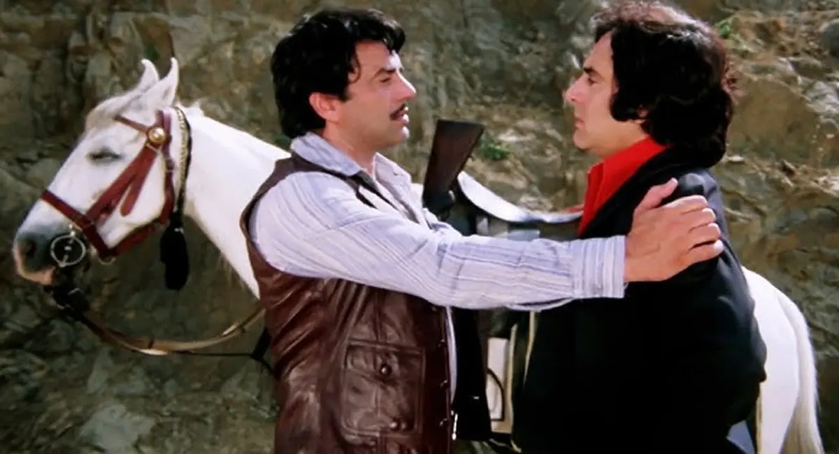 गुस्से में संजय खान को जड़ा थप्पड़, पर आग हादसे के बाद दोस्त को देखकर पिघल गया धर्मेंद्र का दिल