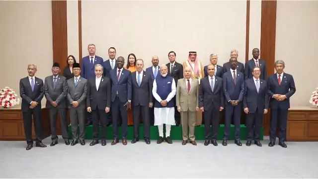 एक साथ कई देशों के विदेश मंत्रियों से मिले पीएम मोदी, होर्मुज से लेकर वैश्विक संकट तक चर्चा, BRICS में कूटनीति का बड़ा पल