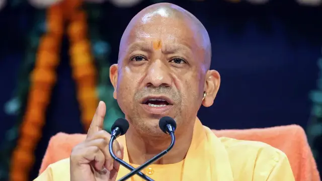 CM योगी की दो टूक चेतावनी, कहा- प्यार से माने तो ठीक, नहीं तो अपनाएंगे दूसरा तरीका