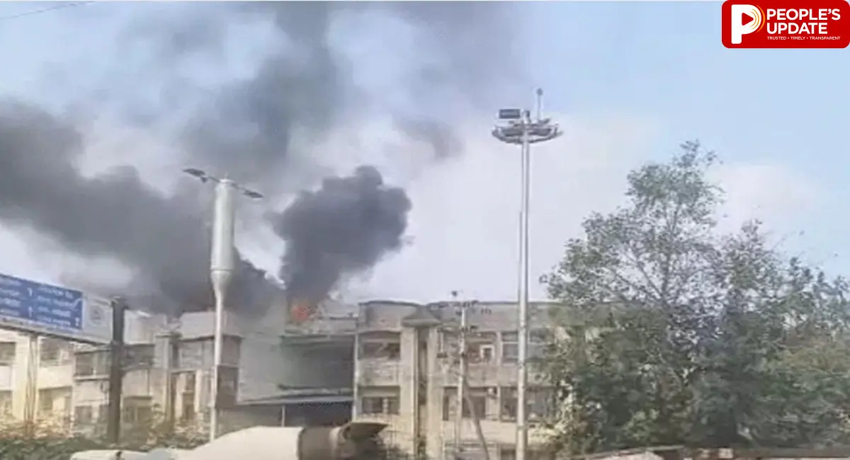 लालघाटी की कॉमर्शियल बिल्डिंग में लगी भीषण आग, कई रेस्टोरेंट चपेट में, दमकल की टीमें आग बुझाने में जुटीं