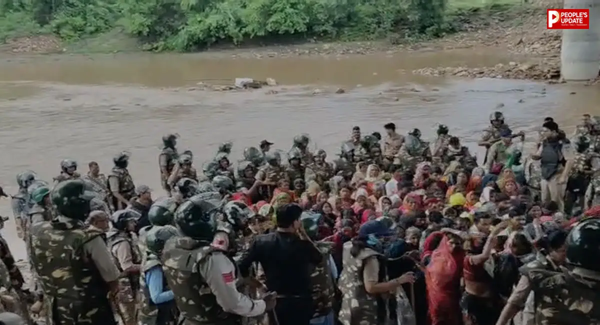 16 दिन बाद खत्म हुआ नदी का आंदोलन, तड़के पहुंची पुलिस, अमित भटनागर हिरासत में