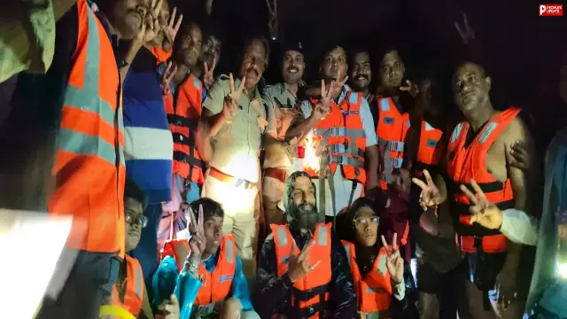 नदी के टापू पर फंसे 4 युवकों को SDRF ने 11 घंटे बाद बचाया