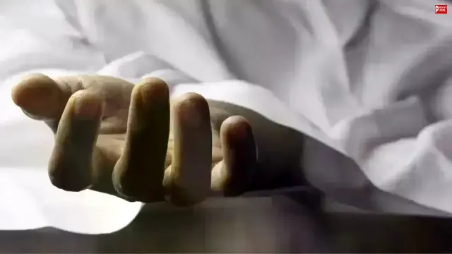 जमीन के विवाद में रिश्ते हुए शर्मसार? पिता की मौत के बाद शव के अंगूठे का निशान लेने का वीडियो वायरल!