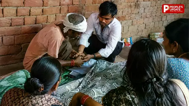 जमीन के विवाद में रिश्ते हुए शर्मसार? पिता की मौत के बाद शव के अंगूठे का निशान लेने का वीडियो वायरल!