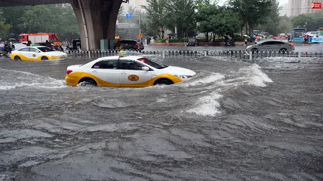 नदियां उफनीं, गांव डूबे! 17 राज्यों में तूफानी बारिश का खतरा, पहाड़ों में लैंडस्लाइड, जिलों में रेड अलर्ट