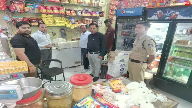 त्योहार से पहले मावा-पनीर पर एक्शन! रात में प्लांट पहुंची खाद्य विभाग की टीम और 20 हजार का माल किया जब्त