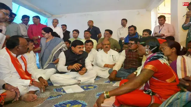 नक्सल के गढ़ में विकास की गूंज! बोंदारी में ग्रामीणों से मिले CM, सड़क से रोजगार तक 225 करोड़ के विकास की दी सौगात