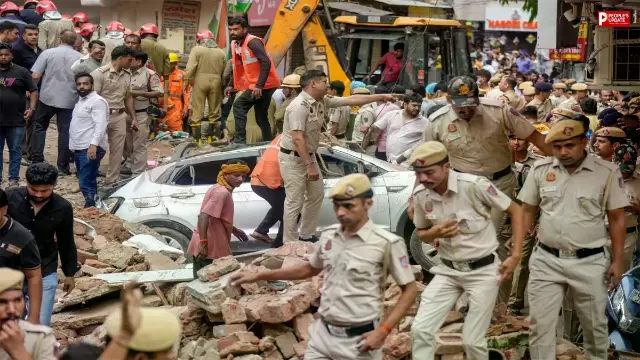 सत्य निकेतन में मौत का मलबा! 5 मंजिला इमारत ढही, 6 की मौत,  CCTV में दिखा खौफनाक मंजर  