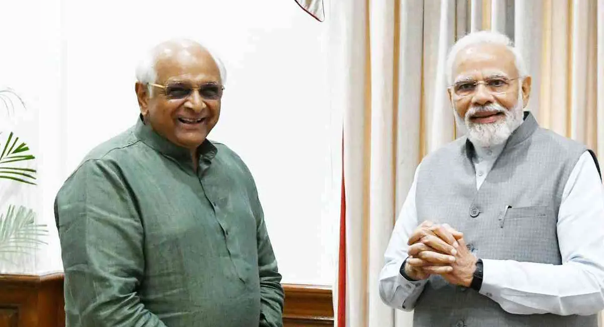 गुजरात सरकार में होगा बड़ा फेरबदल, CM आवास पर आज बैठक, अमित शाह भी होंगे शामिल