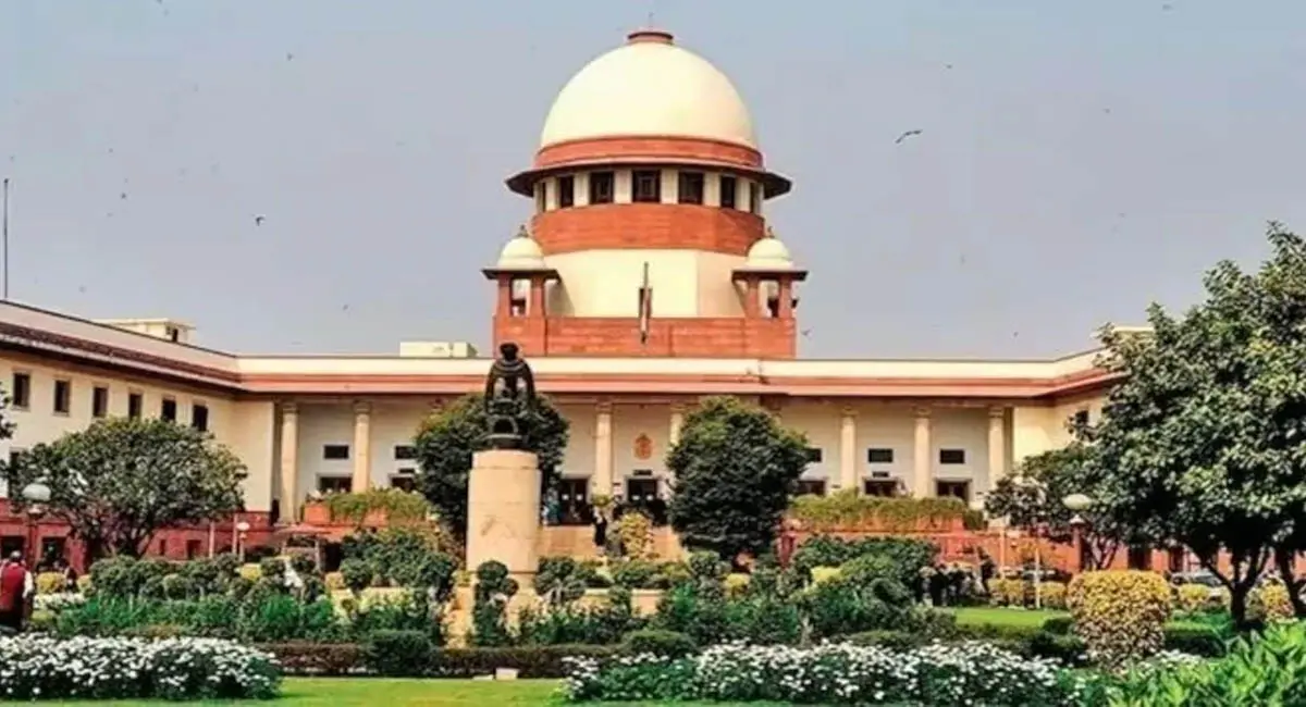 सुप्रीम कोर्ट ने ट्रांसजेंडर महिला शिक्षक को मुआवजा देने का आदेश दिया, लैंगिक पहचान के चलते स्कूलों ने नौकरी से निकाला था