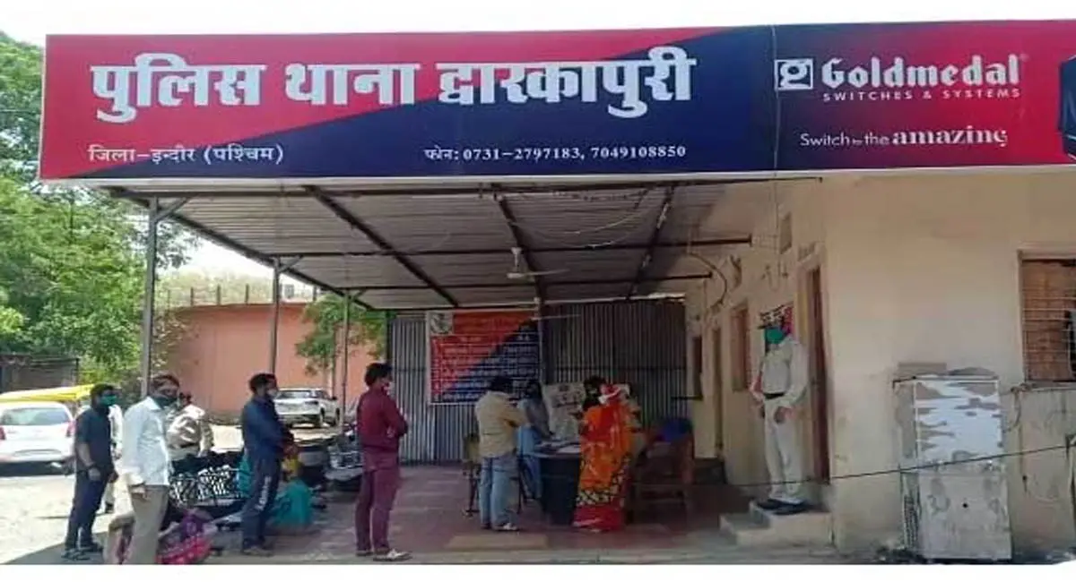 इंदौर के द्वारकापुरी में दो पक्षों के बीच चाकूबाजी के बाद फायरिंग की घटना, 1 की मौत और 2 घायल