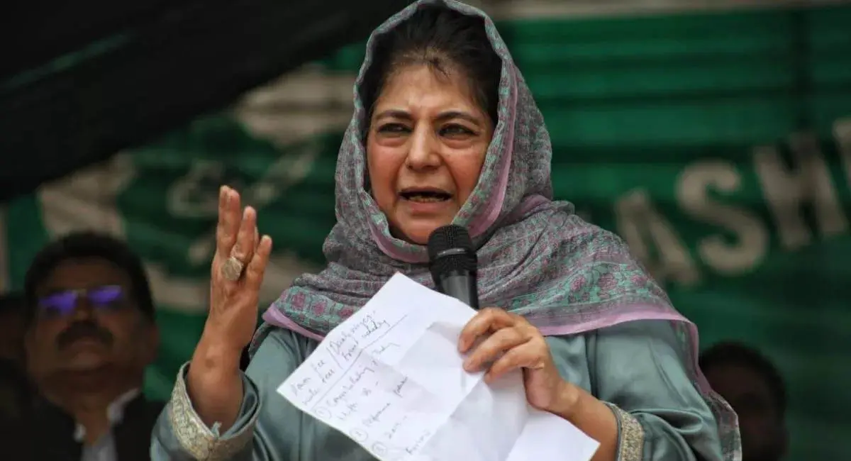 PDP प्रमुख महबूबा मुफ्ती ने किया जम्मू-कश्मीर हाईकोर्ट का रूख, जेलों से बाहर बंद कैदियों की वापसी की मांग की