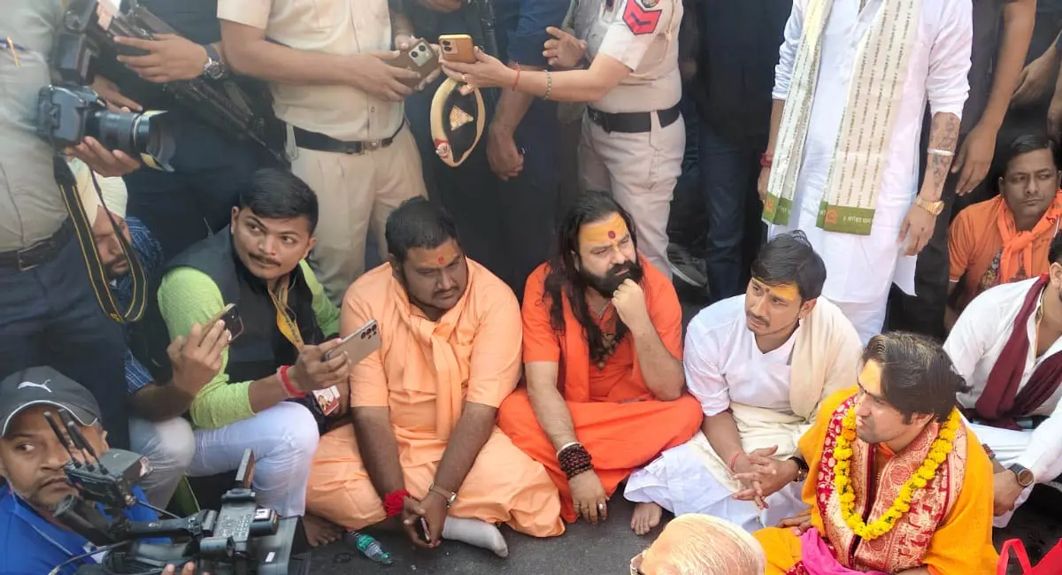 धीरेंद्र शास्त्री की सनातन पदयात्रा पहुंची हरियाणा, शास्त्री बोले- हिंदू जाग रहा, धवन- ग्रेट खली हुए शामिल