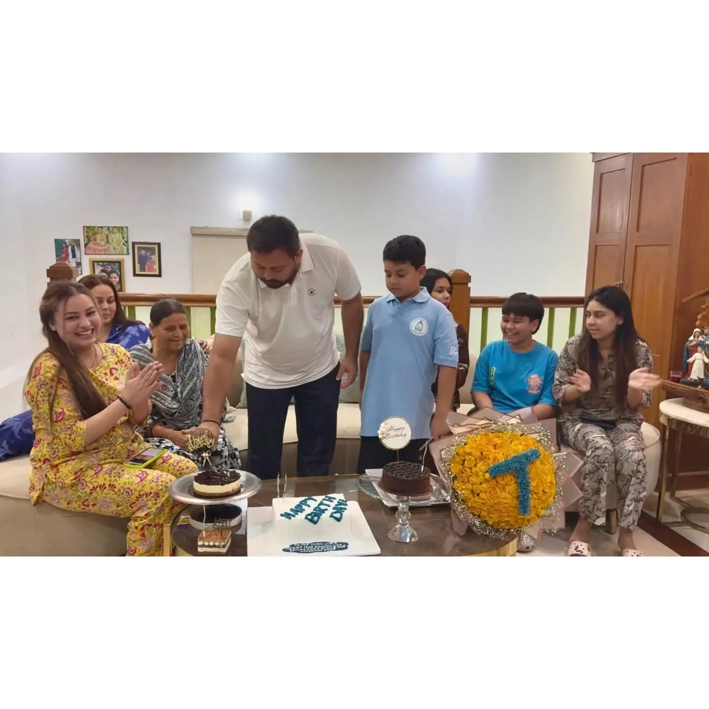 बहनों ने लिखीं भावुक पोस्ट, राबड़ी देवी के आवास पर कटा केक