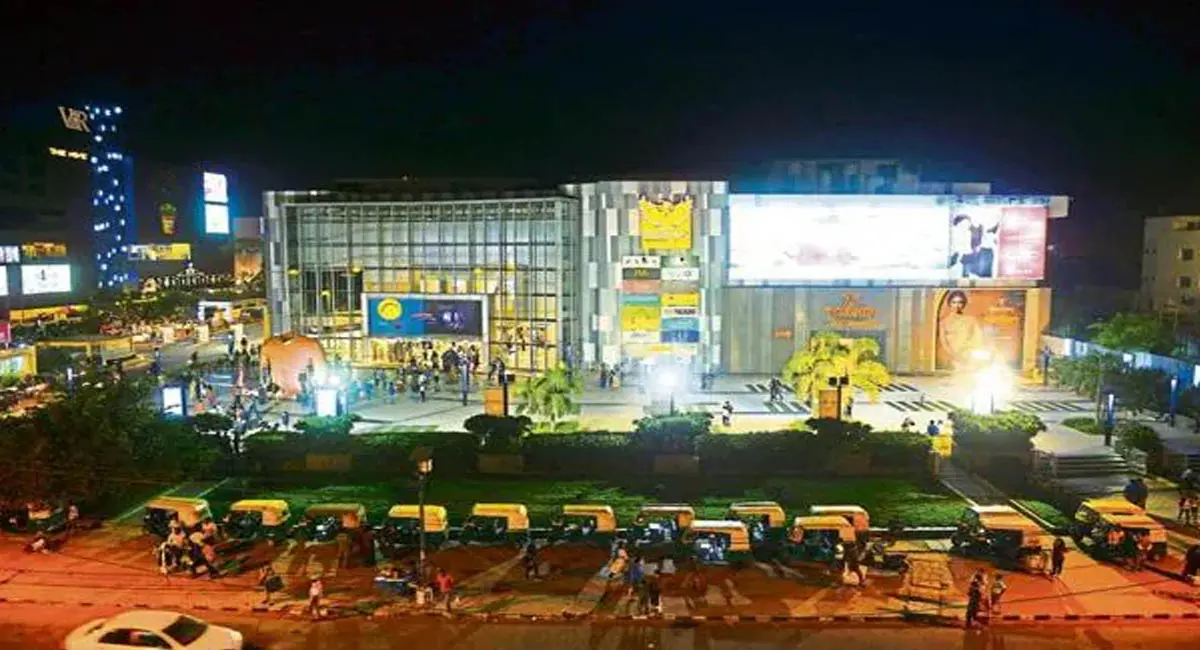  गर्लफ्रेंड से छेड़छाड़ का विरोध करने पर मचा बवाल