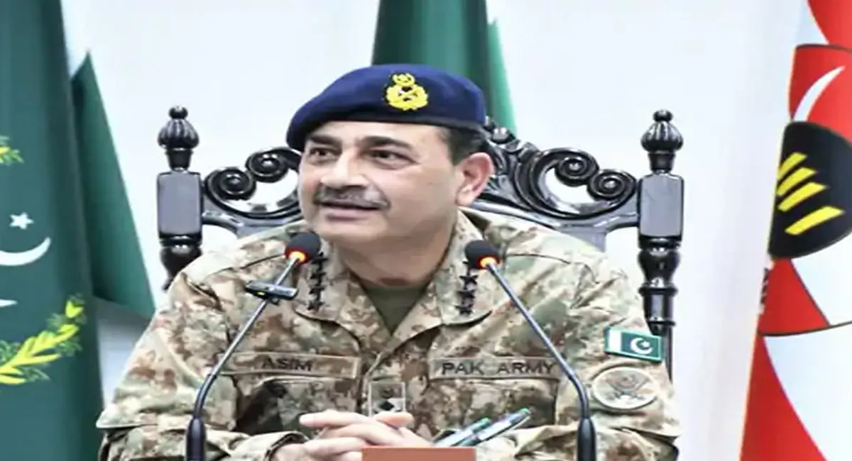 पाकिस्तान में आर्मी चीफ के खिलाफ सुप्रीम कोर्ट के 2 जजों का इस्तीफा