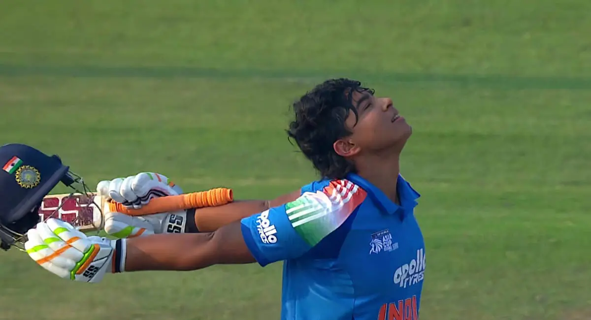 32 गेंदों में ठोकी सैंचुरी, 144 रनों की पारी में 15 छक्के 