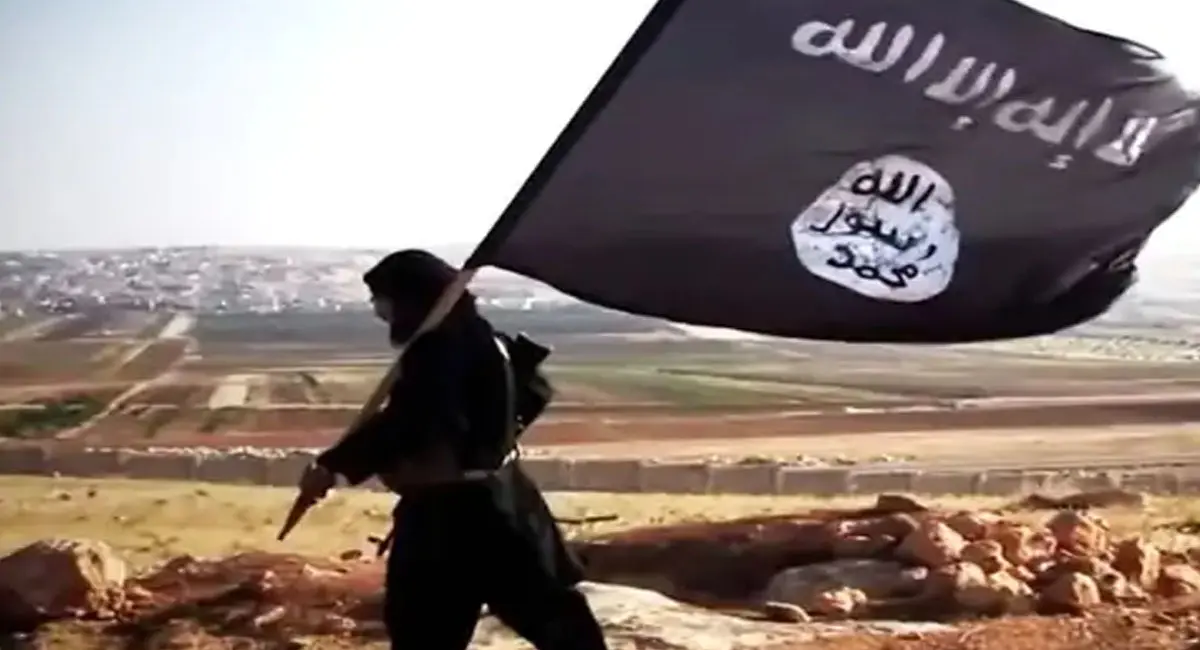 16 साल के बेटे को ISIS के वीडियो दिखाता था