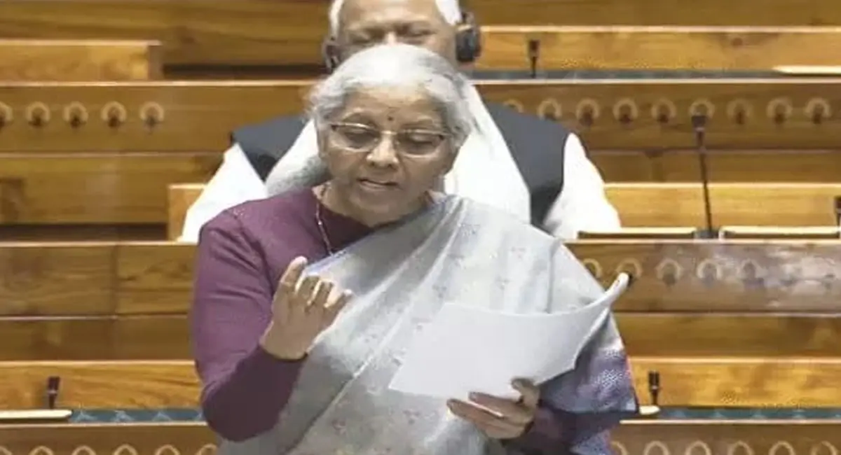 सिगरेट-पान मसाले पर एक्स्ट्रा टैक्स लगाएगी सरकार, वित्त मंत्री ने कहा कमाई का पैसा नेशनल सिक्योरिटी पर लगेगा