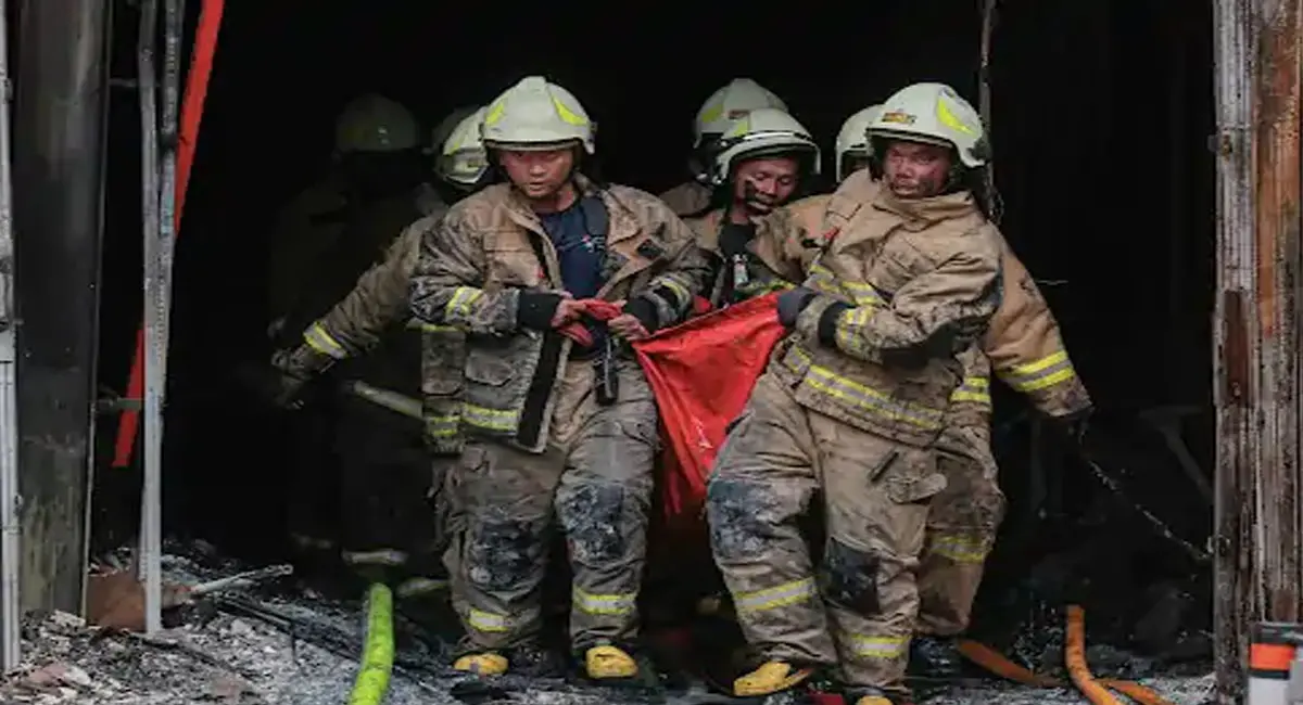 7 मंजिला इमारत में भीषण आग,  20 की मौत, मृतकों में 15 महिलाएं शामिल