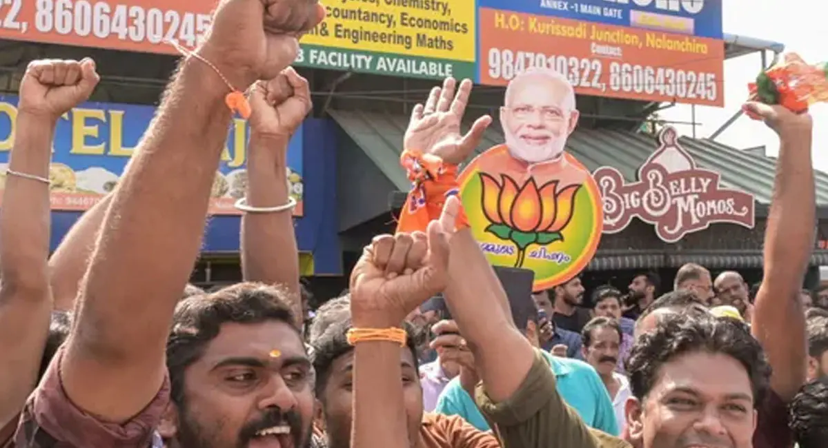 शशि थरूर के गढ़ में NDA की जीत, 101 में से 50 सीटों पर खिला कमल