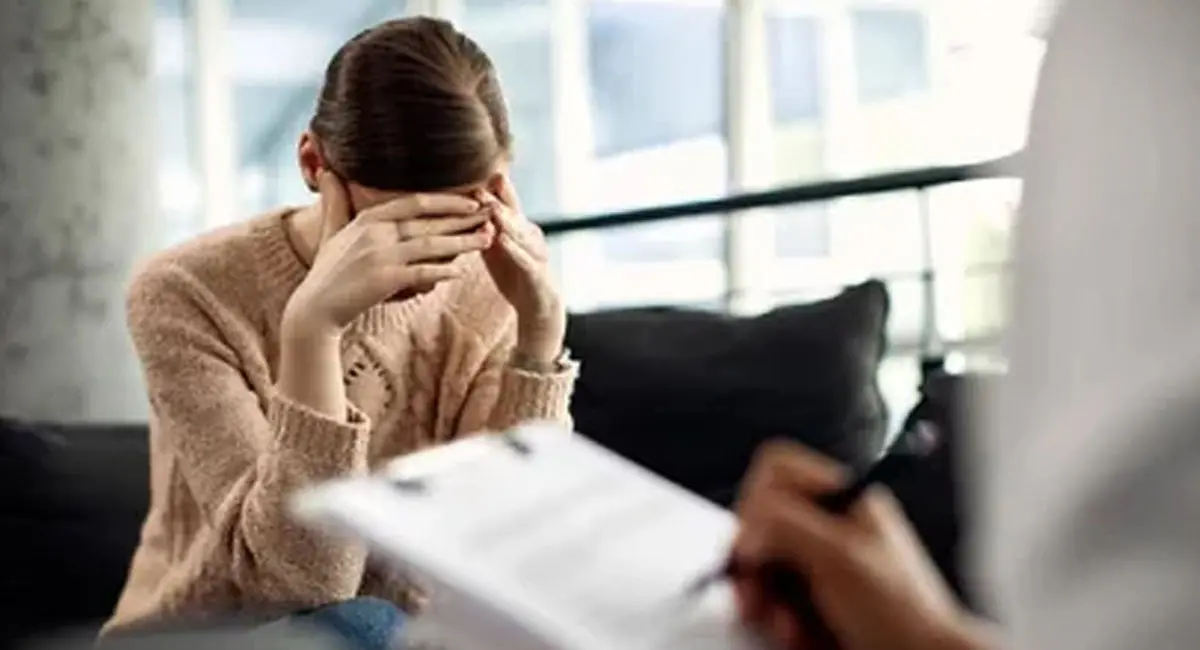 हर महीने बदल रहे अपनी जॉब, मेंटल हेल्थ पर पड़ता है बुरा असर, आखिर क्यों बढ़ रहा 'ऑफिस फ्रागिंग' का ट्रेंड?