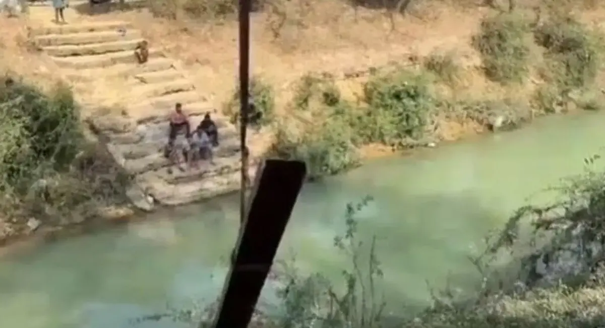 रातों-रात 60 फीट का पुल उड़ा ले गए चोर, गैस कटर- LPG सिलेंडर की मदद से एक-एक हिस्से को काटा