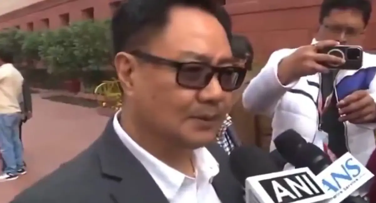 स्पीकर के कक्ष में जबरन घुसे विपक्षी सांसद, उन्हें गालियां दी, पास में खड़े सीनियर नेता तमाशबीन बनें - Image 5